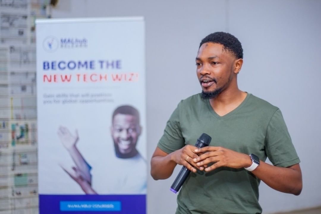Giving a speech at the Malhub community office hour